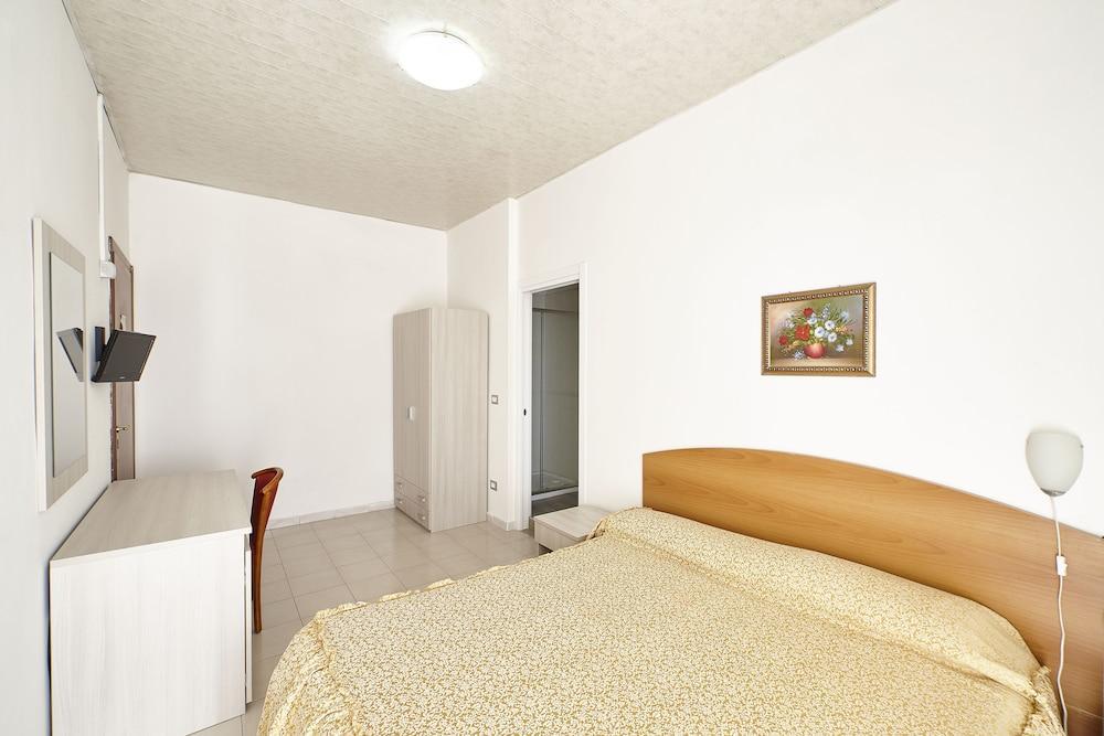 Albergo Nuovo Belvedere บัตตีปาลเลีย ภายนอก รูปภาพ